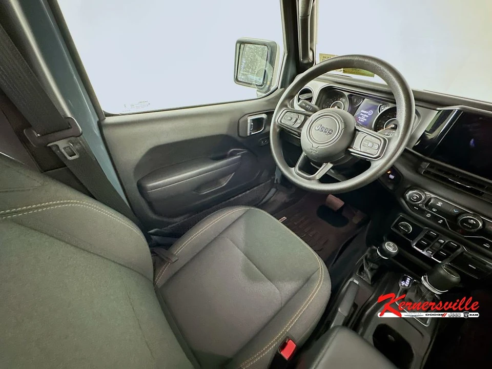 2025 Jeep JT Gladiator - Image 9 of 24