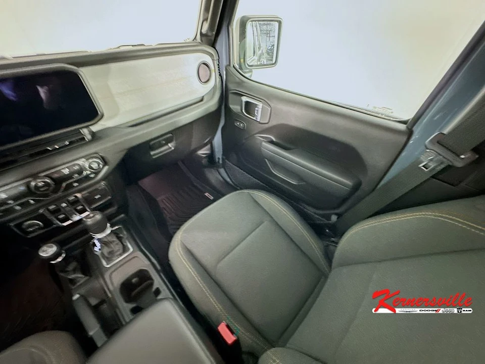 2025 Jeep JT Gladiator - Image 11 of 24