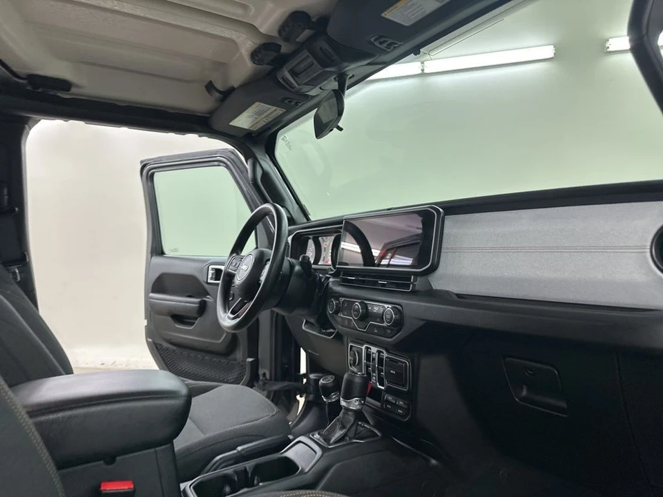 2025 Jeep JT Gladiator - Image 19 of 21