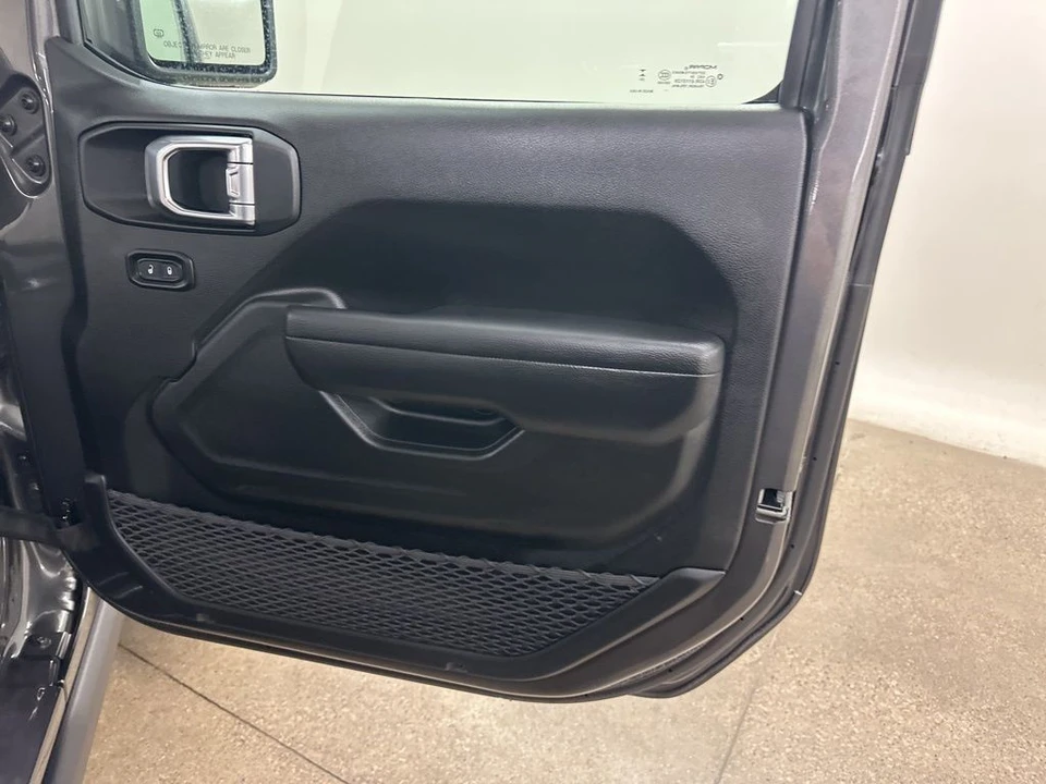 2025 Jeep JT Gladiator - Image 20 of 21