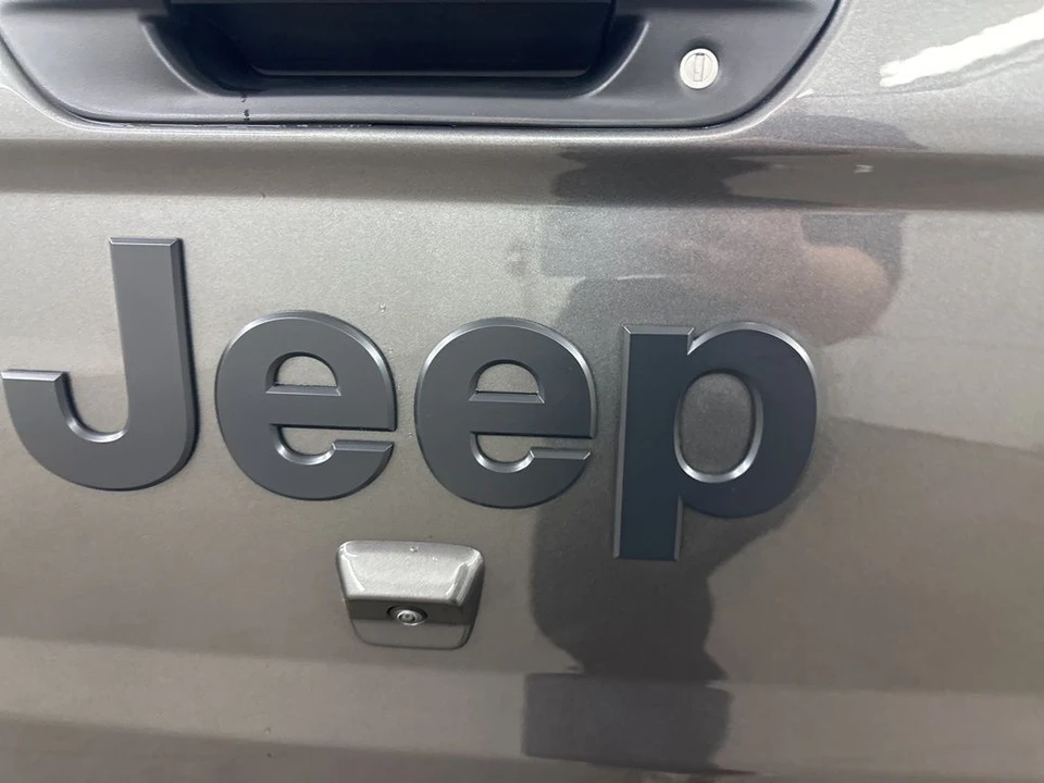 2025 Jeep JT Gladiator - Image 16 of 21