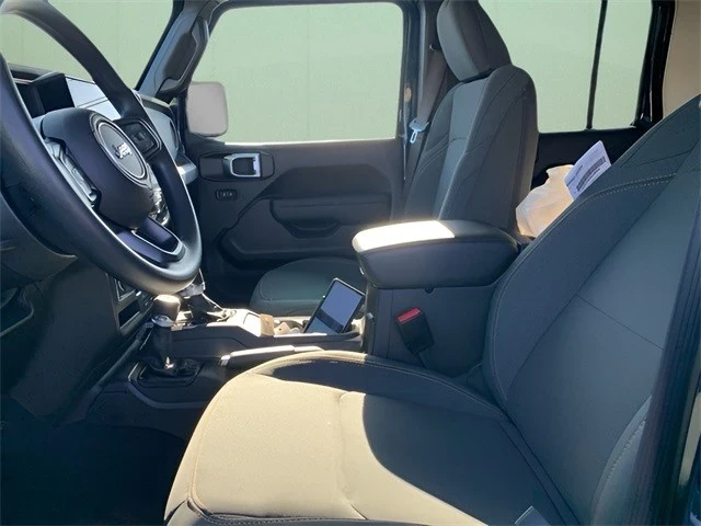 2025 Jeep JT Gladiator - Image 17 of 21