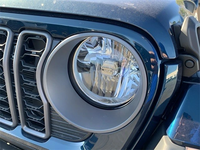 2025 Jeep JT Gladiator - Image 11 of 21