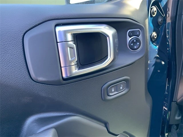 2025 Jeep JT Gladiator - Image 16 of 21