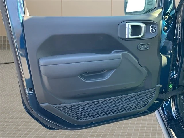 2025 Jeep JT Gladiator - Image 15 of 21