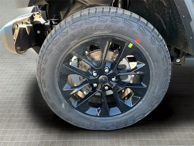 2025 Jeep JT Gladiator - Image 9 of 21
