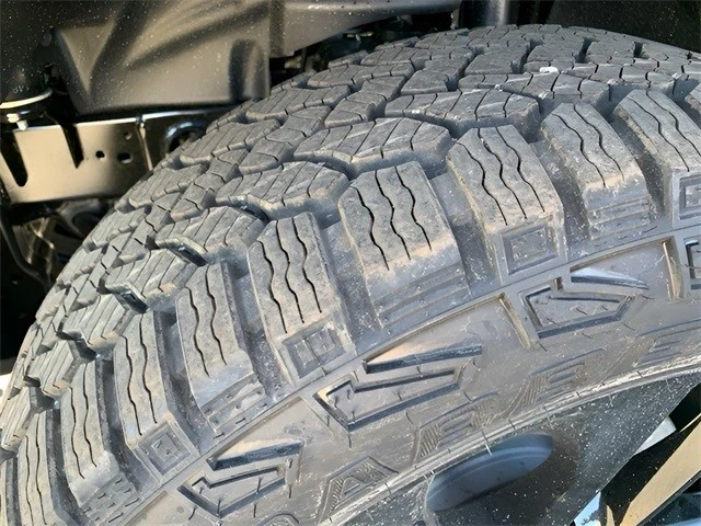 2025 Jeep JT Gladiator - Image 10 of 21