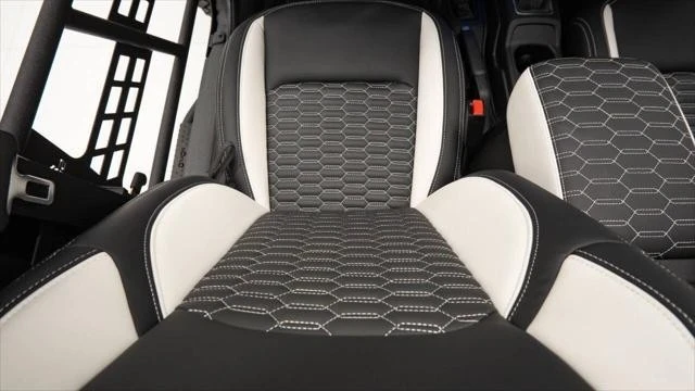 2025 Jeep JT Gladiator - Image 16 of 21