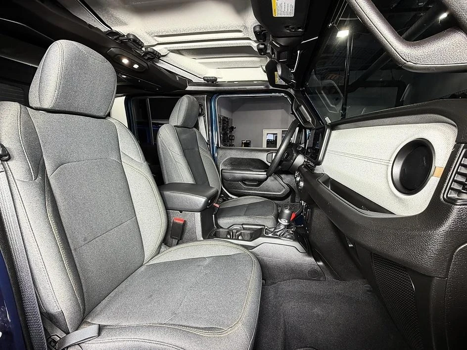2025 Jeep JT Gladiator - Image 18 of 31
