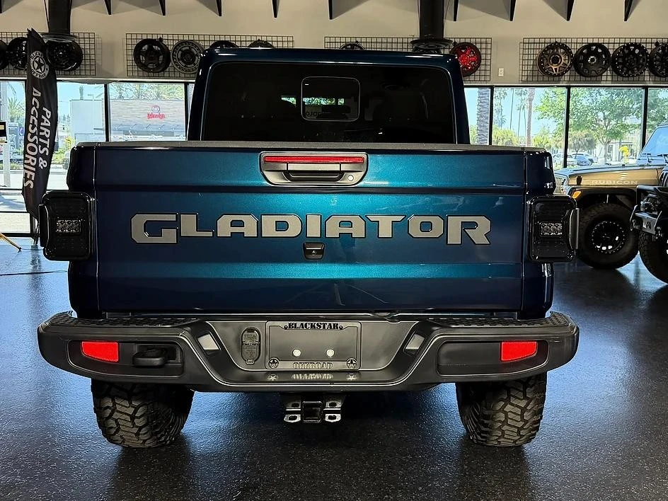 2025 Jeep JT Gladiator - Image 10 of 31