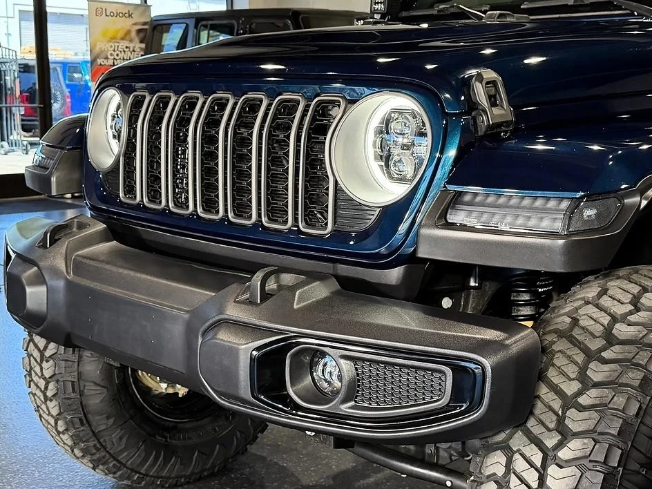 2025 Jeep JT Gladiator - Image 4 of 31