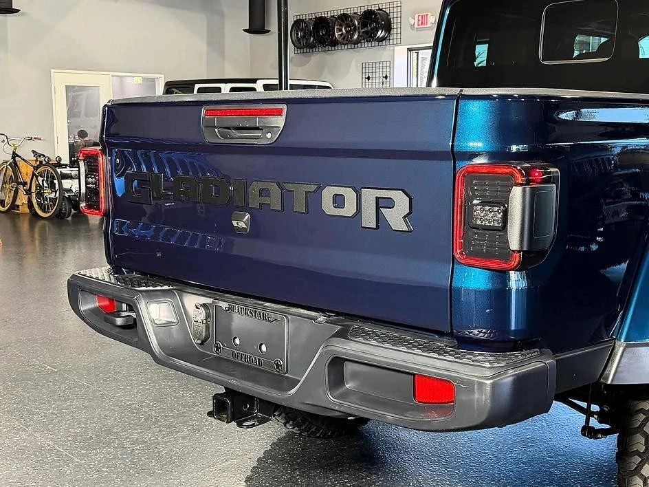 2025 Jeep JT Gladiator - Image 13 of 31