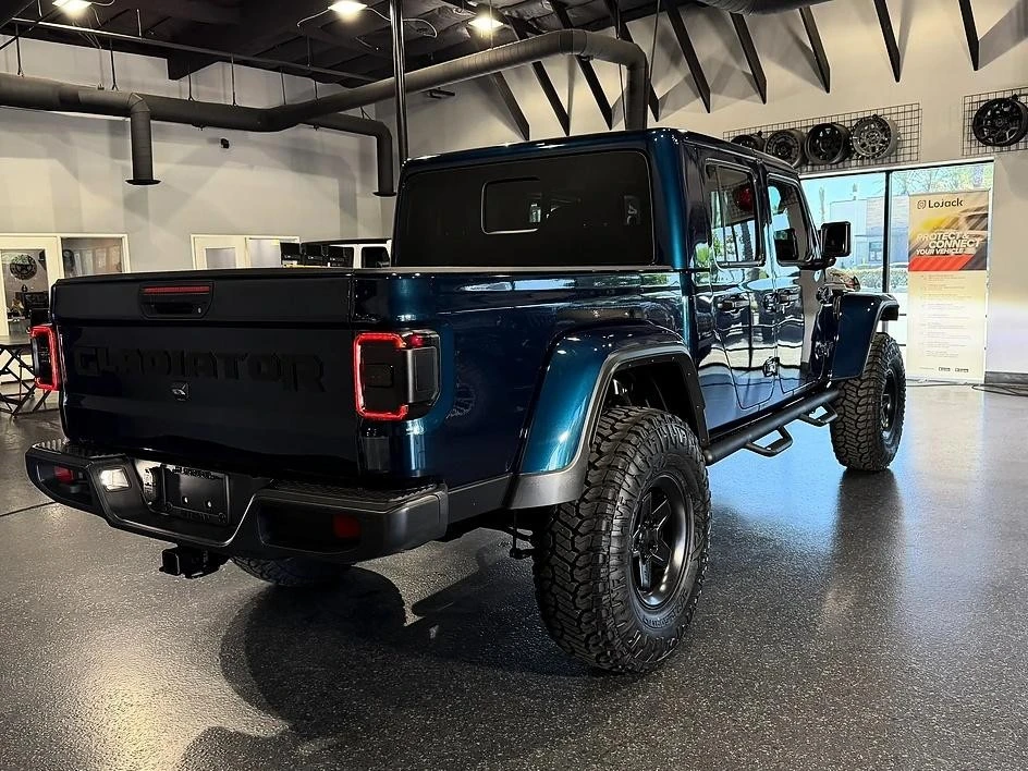 2025 Jeep JT Gladiator - Image 30 of 31