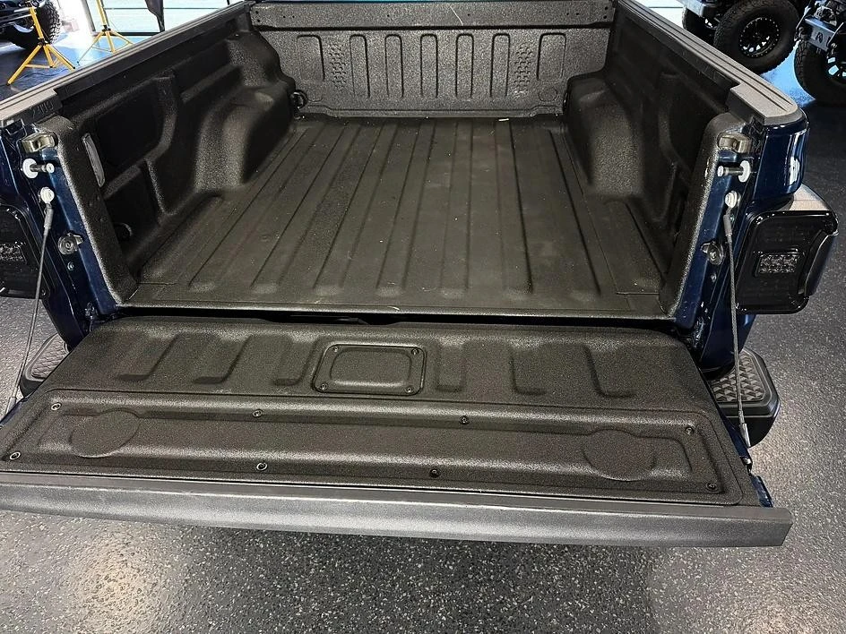 2025 Jeep JT Gladiator - Image 12 of 31