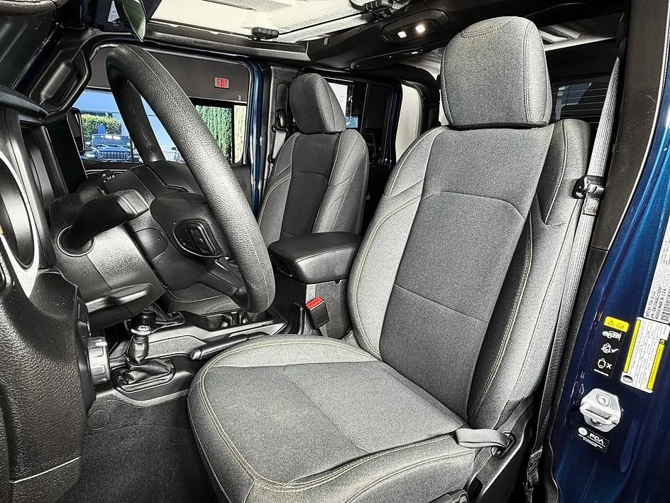 2025 Jeep JT Gladiator - Image 16 of 31