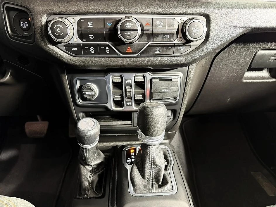 2025 Jeep JT Gladiator - Image 22 of 31