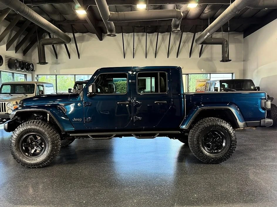 2025 Jeep JT Gladiator - Image 8 of 31