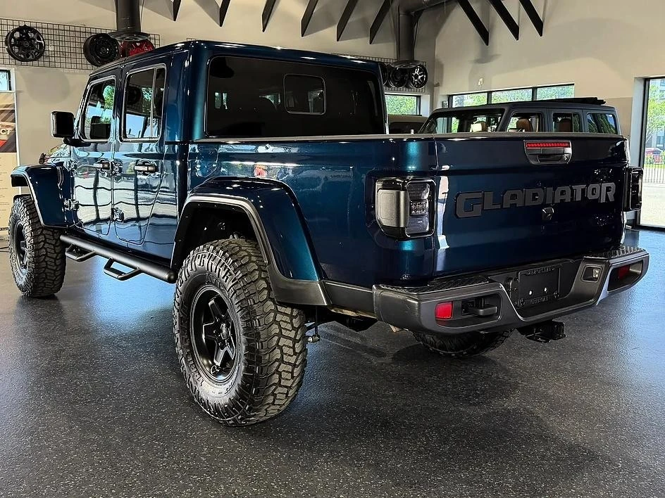 2025 Jeep JT Gladiator - Image 9 of 31
