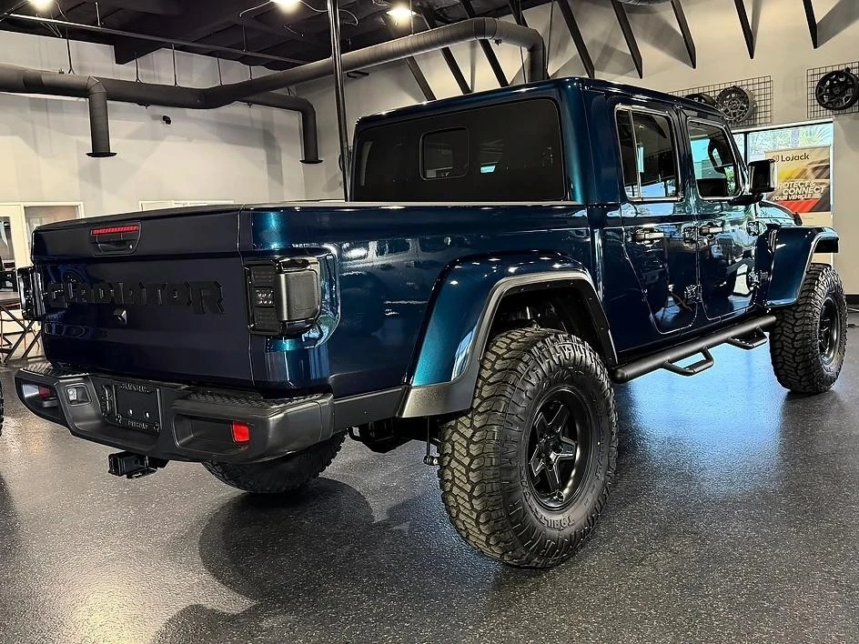 2025 Jeep JT Gladiator - Image 14 of 31