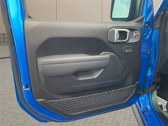 2025 Jeep JT Gladiator - Image 16 of 21