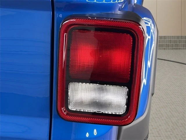 2025 Jeep JT Gladiator - Image 14 of 21