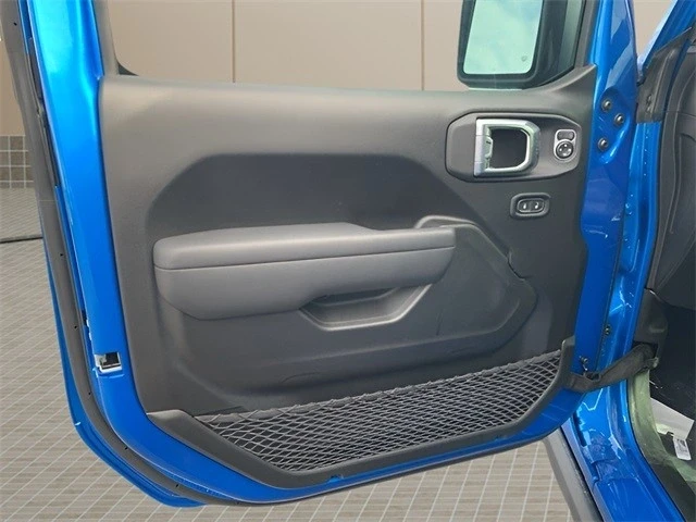 2025 Jeep JT Gladiator - Image 16 of 21