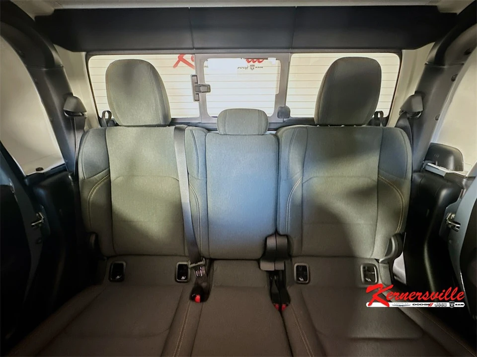 2025 Jeep JT Gladiator - Image 13 of 21