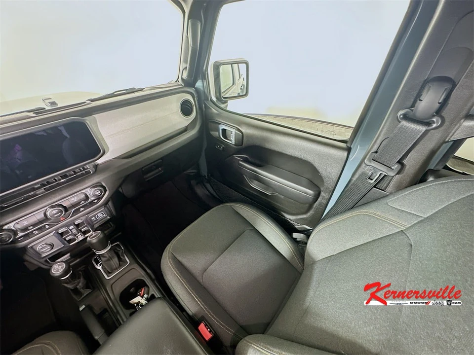 2025 Jeep JT Gladiator - Image 11 of 21