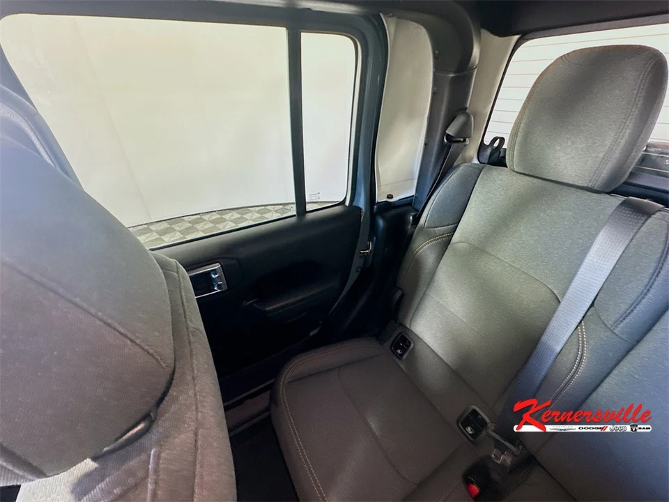 2025 Jeep JT Gladiator - Image 12 of 21