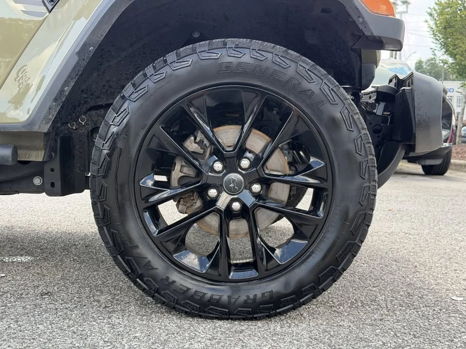 2025 Jeep JT Gladiator - Image 3 of 20