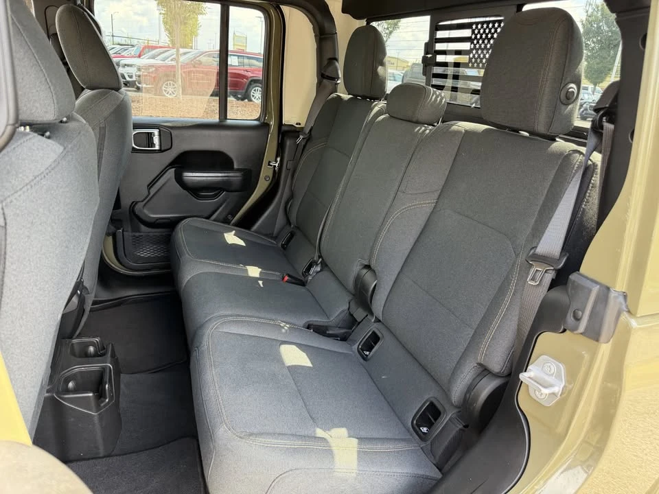 2025 Jeep JT Gladiator - Image 16 of 20