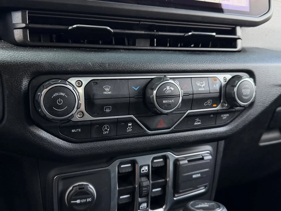 2025 Jeep JT Gladiator - Image 12 of 20
