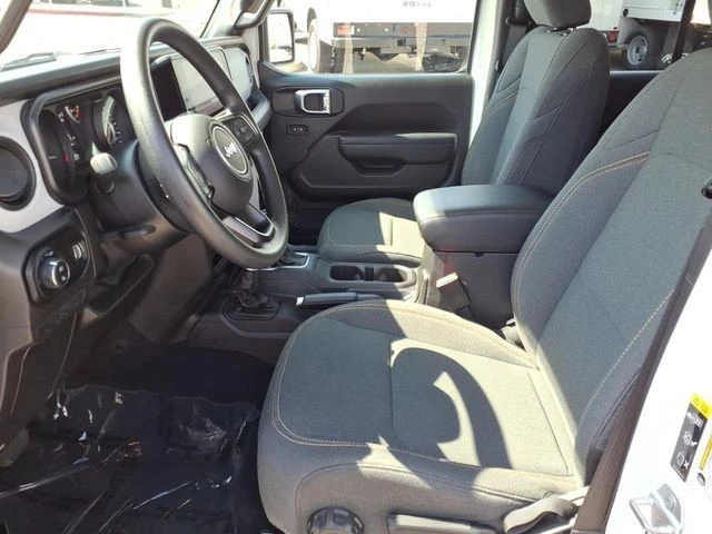 2025 Jeep JT Gladiator - Image 9 of 12
