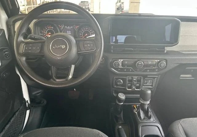 2025 Jeep JT Gladiator - Image 11 of 18