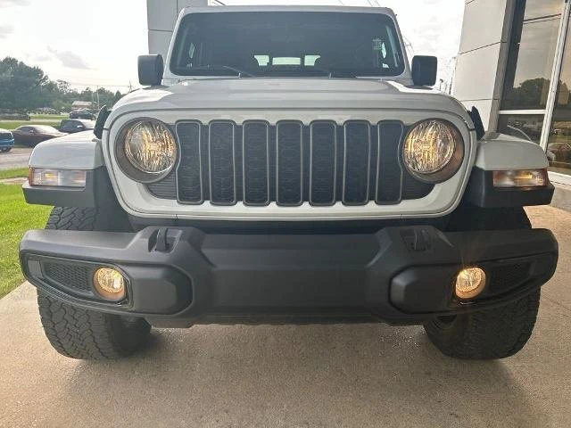 2025 Jeep JT Gladiator - Image 2 of 18