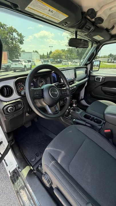 2025 Jeep JT Gladiator - Image 2 of 9