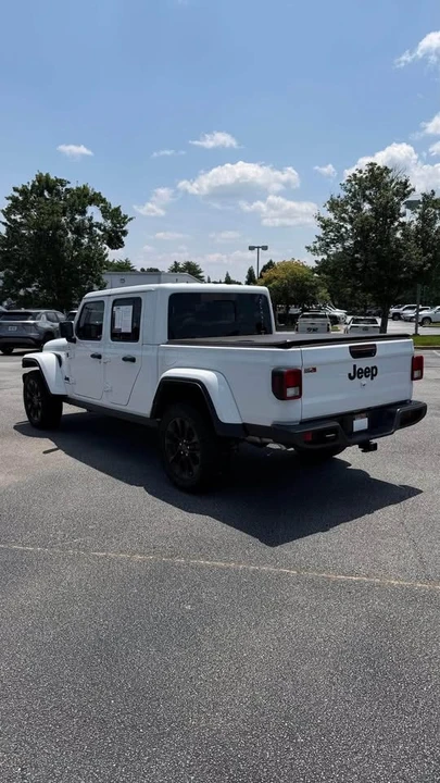 2025 Jeep JT Gladiator - Image 9 of 9