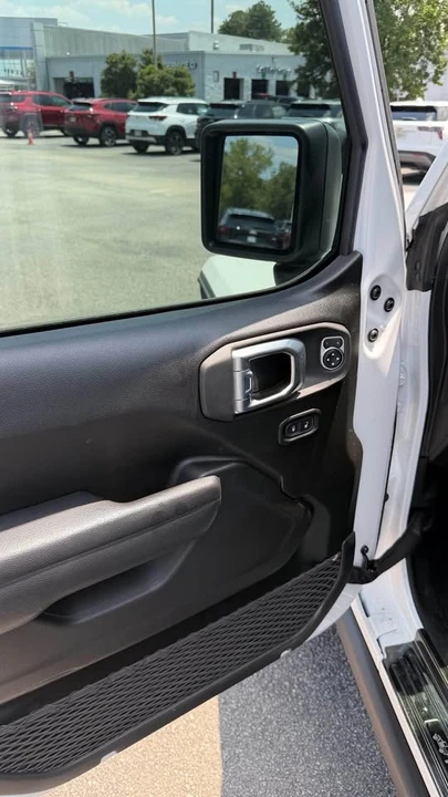 2025 Jeep JT Gladiator - Image 6 of 9