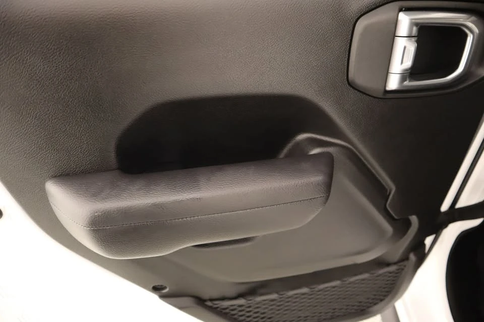2025 Jeep JT Gladiator - Image 15 of 20