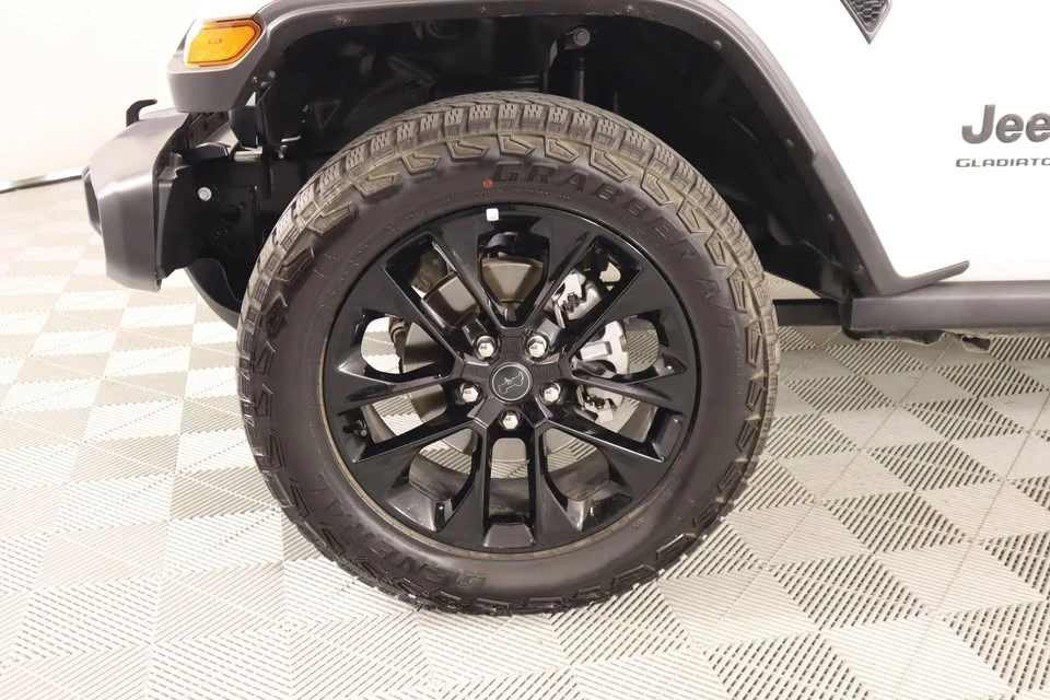 2025 Jeep JT Gladiator - Image 16 of 20