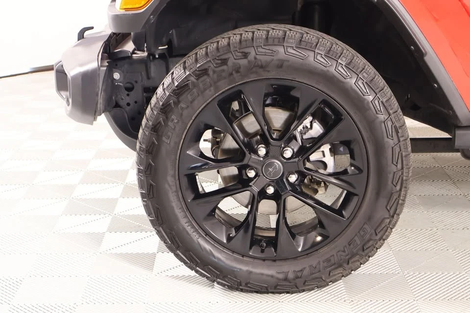 2025 Jeep JT Gladiator - Image 15 of 20