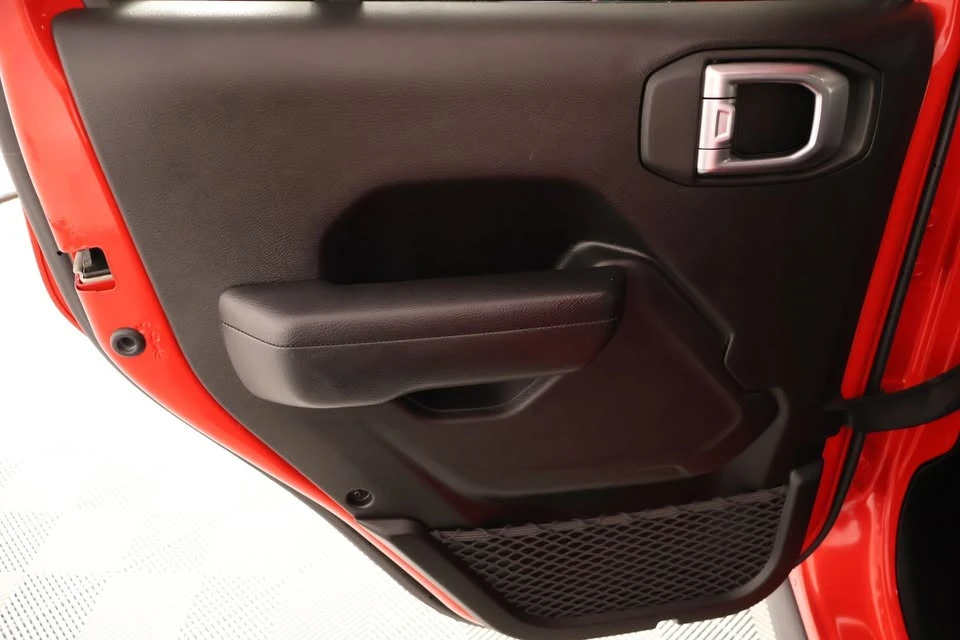 2025 Jeep JT Gladiator - Image 14 of 20