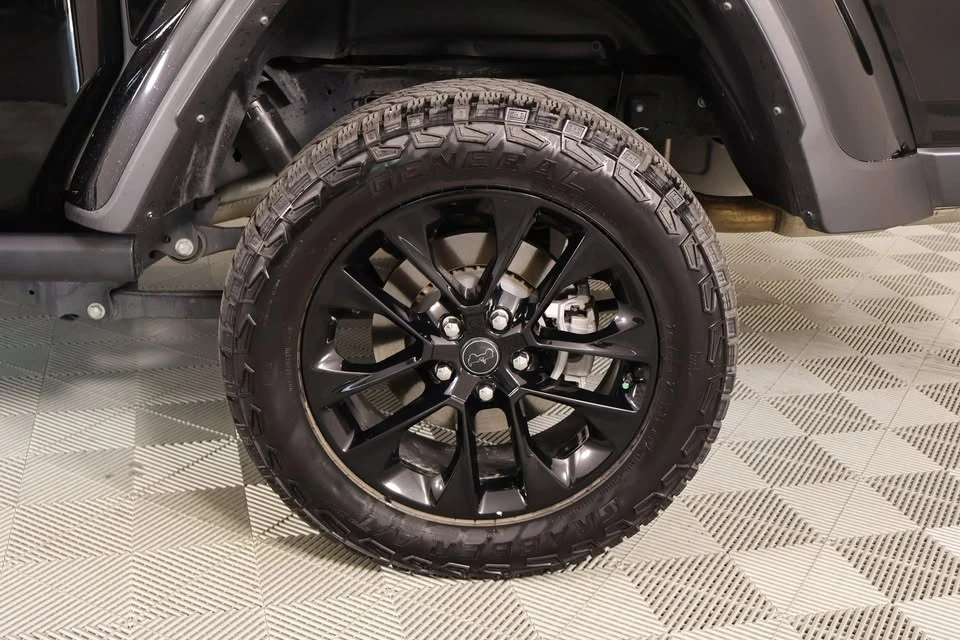 2025 Jeep JT Gladiator - Image 16 of 20