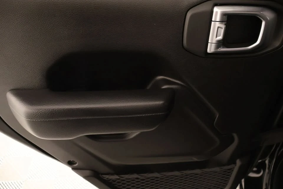 2025 Jeep JT Gladiator - Image 14 of 20