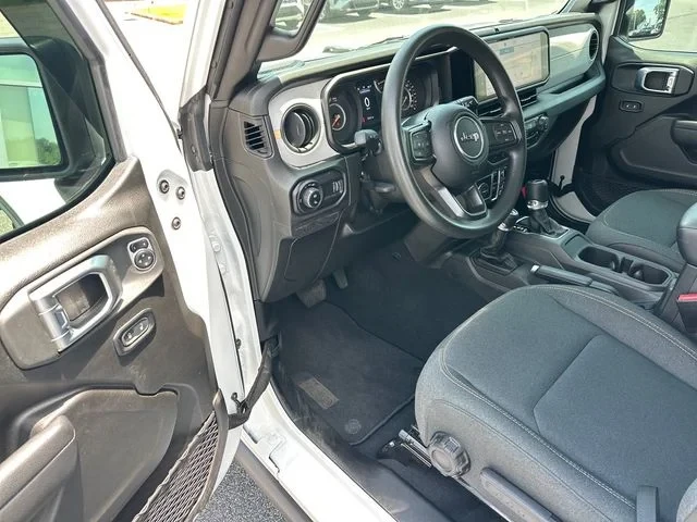 2025 Jeep JT Gladiator - Image 8 of 12