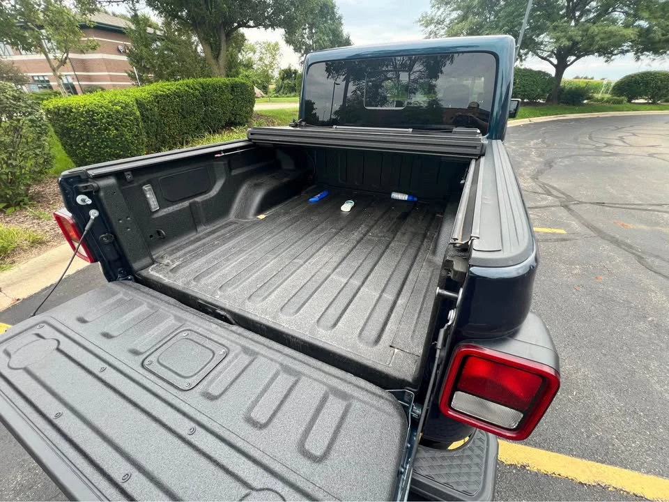 2025 Jeep JT Gladiator - Image 16 of 20