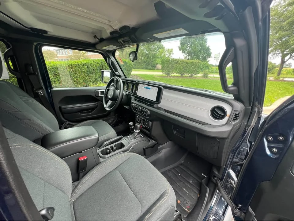 2025 Jeep JT Gladiator - Image 18 of 20