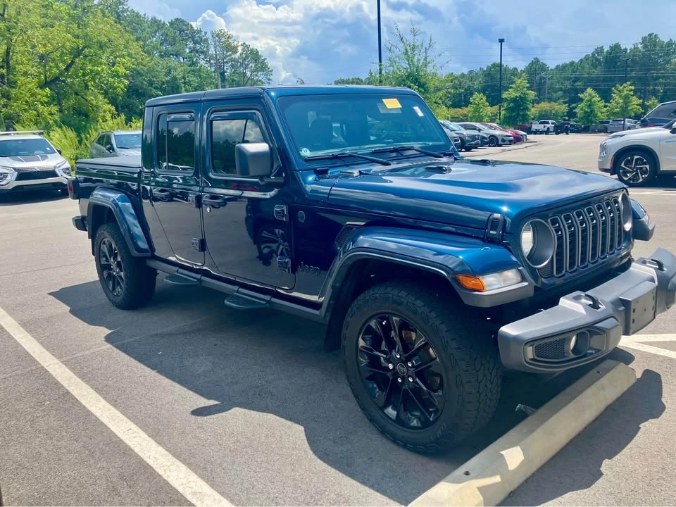 2025 Jeep JT Gladiator - Image 2 of 3