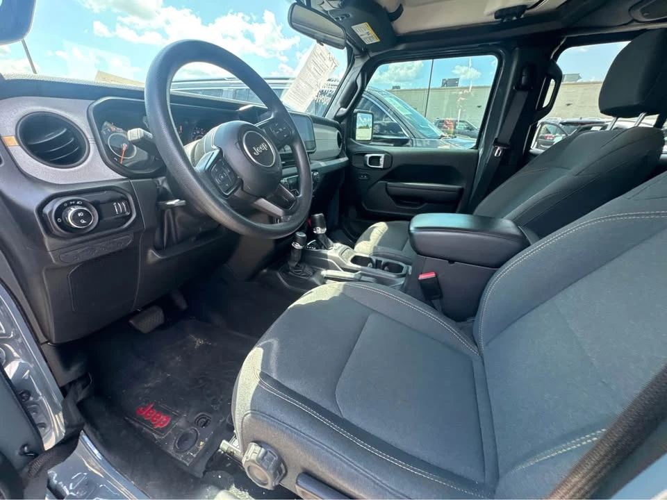 2025 Jeep JT Gladiator - Image 9 of 11