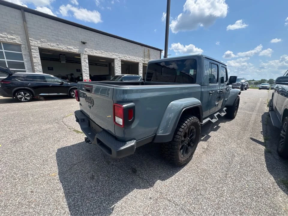2025 Jeep JT Gladiator - Image 6 of 11